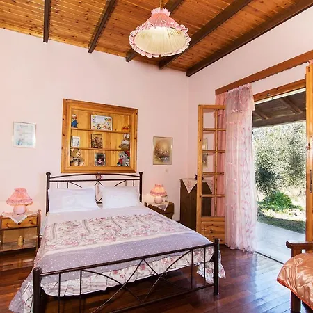 Ferienhaus Angela Country House Mármaron